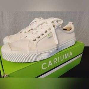 Cariuma Women's White Canvas Sneakers